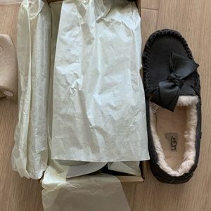 UGG Dakota Leather Bow
